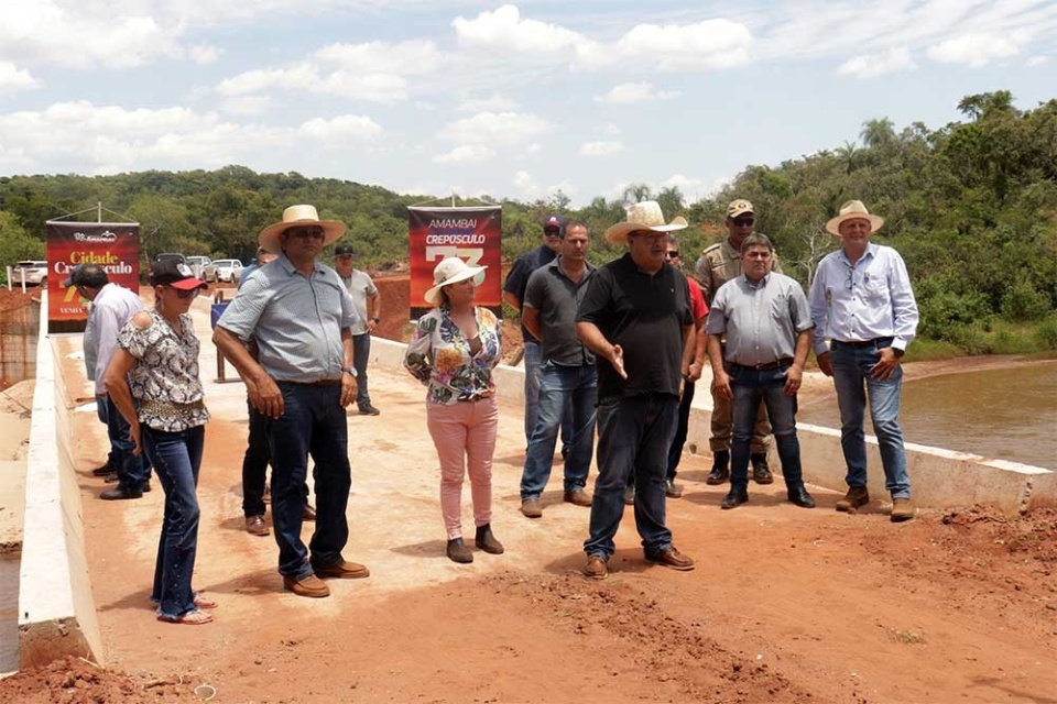 Prefeitura de Amambai inaugurou obra 147: ponte de concreto sobre o Rio Moroti Prefeitura de Amambai inaugurou obra 147: ponte de concreto sobre o Rio Moroti
