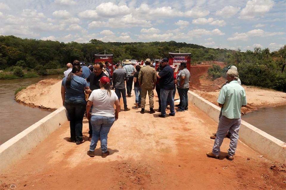 Prefeitura de Amambai inaugurou obra 147: ponte de concreto sobre o Rio Moroti Prefeitura de Amambai inaugurou obra 147: ponte de concreto sobre o Rio Moroti