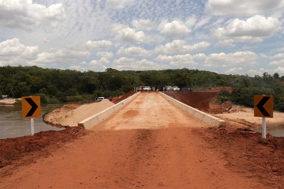 Prefeitura de Amambai inaugurou obra 147: ponte de concreto sobre o Rio Moroti Prefeitura de Amambai inaugurou obra 147: ponte de concreto sobre o Rio Moroti