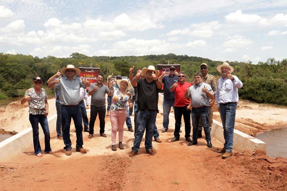 Prefeitura de Amambai inaugurou obra 147: ponte de concreto sobre o Rio Moroti Prefeitura de Amambai inaugurou obra 147: ponte de concreto sobre o Rio Moroti