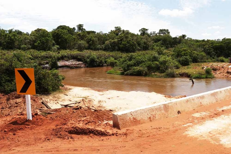 Prefeitura de Amambai inaugurou obra 147: ponte de concreto sobre o Rio Moroti Prefeitura de Amambai inaugurou obra 147: ponte de concreto sobre o Rio Moroti