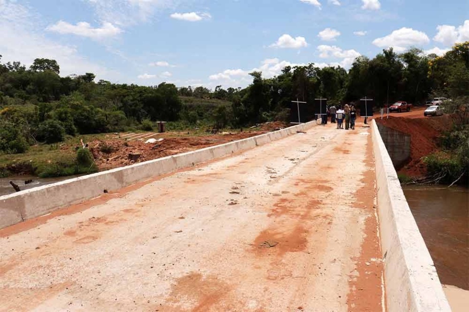 Prefeitura de Amambai inaugurou obra 147: ponte de concreto sobre o Rio Moroti Prefeitura de Amambai inaugurou obra 147: ponte de concreto sobre o Rio Moroti