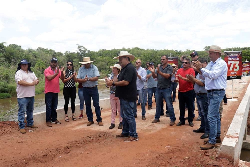 Prefeitura de Amambai inaugurou obra 147: ponte de concreto sobre o Rio Moroti Prefeitura de Amambai inaugurou obra 147: ponte de concreto sobre o Rio Moroti