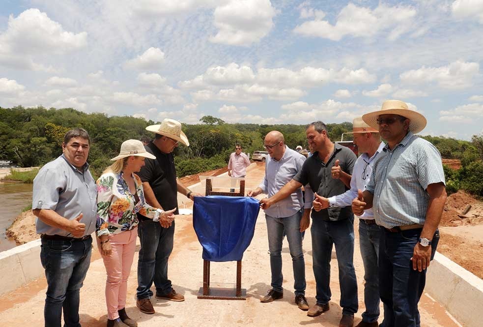 Prefeitura de Amambai inaugurou obra 147: ponte de concreto sobre o Rio Moroti Prefeitura de Amambai inaugurou obra 147: ponte de concreto sobre o Rio Moroti