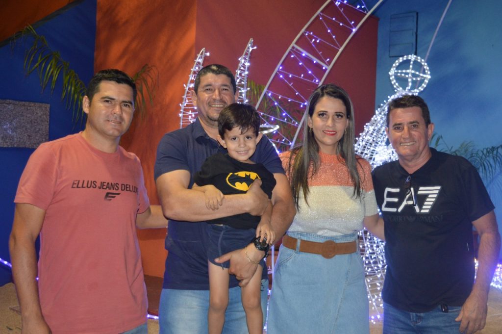Prefeitura de Amambai inaugurou nesta sexta-feira (10) Natal de Luzes no centro da cidade e na vila Limeira