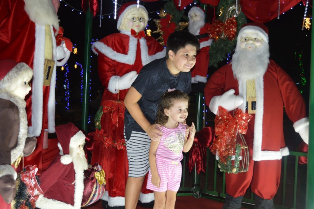 Prefeitura de Amambai inaugurou nesta sexta-feira (10) Natal de Luzes no centro da cidade e na vila Limeira