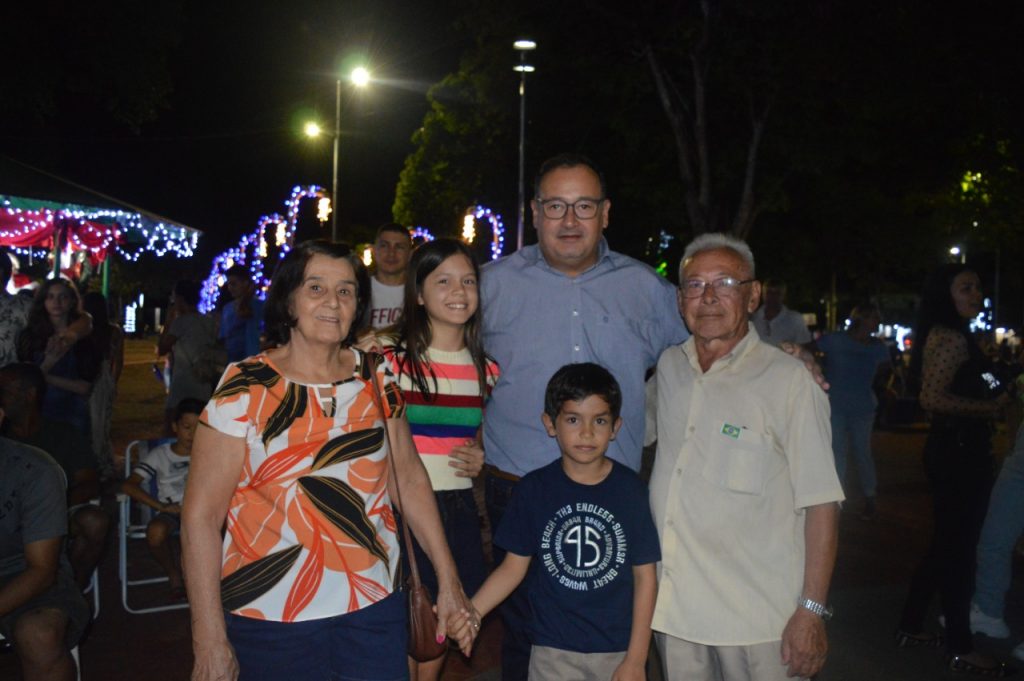 Prefeitura de Amambai inaugurou nesta sexta-feira (10) Natal de Luzes no centro da cidade e na vila Limeira