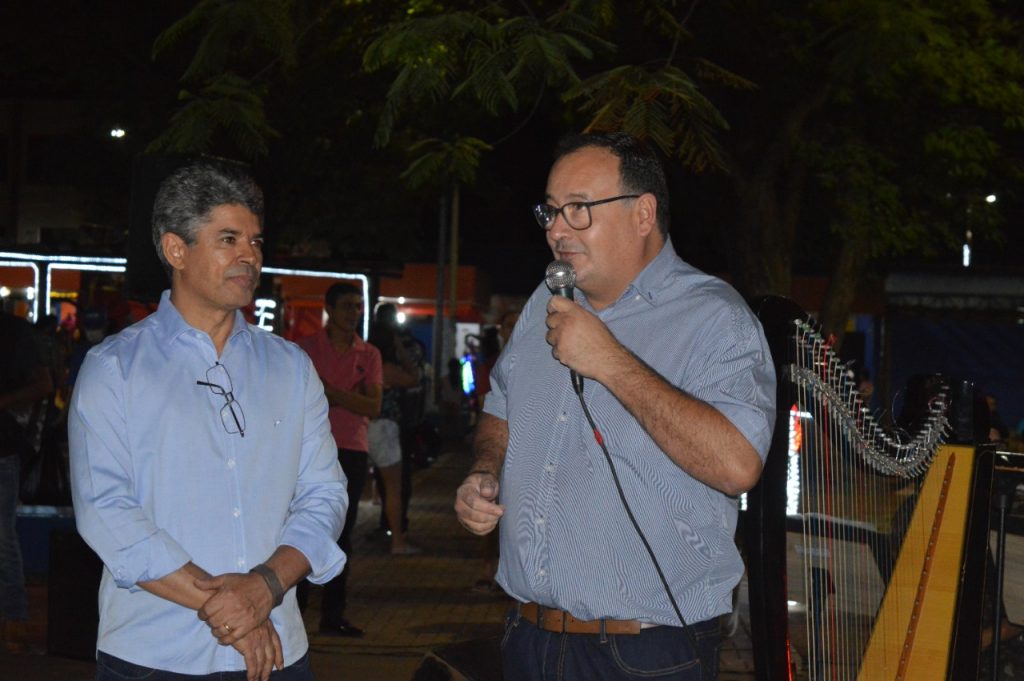 Prefeitura de Amambai inaugurou nesta sexta-feira (10) Natal de Luzes no centro da cidade e na vila Limeira