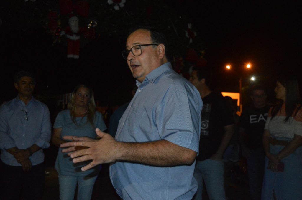 Prefeitura de Amambai inaugurou nesta sexta-feira (10) Natal de Luzes no centro da cidade e na vila Limeira