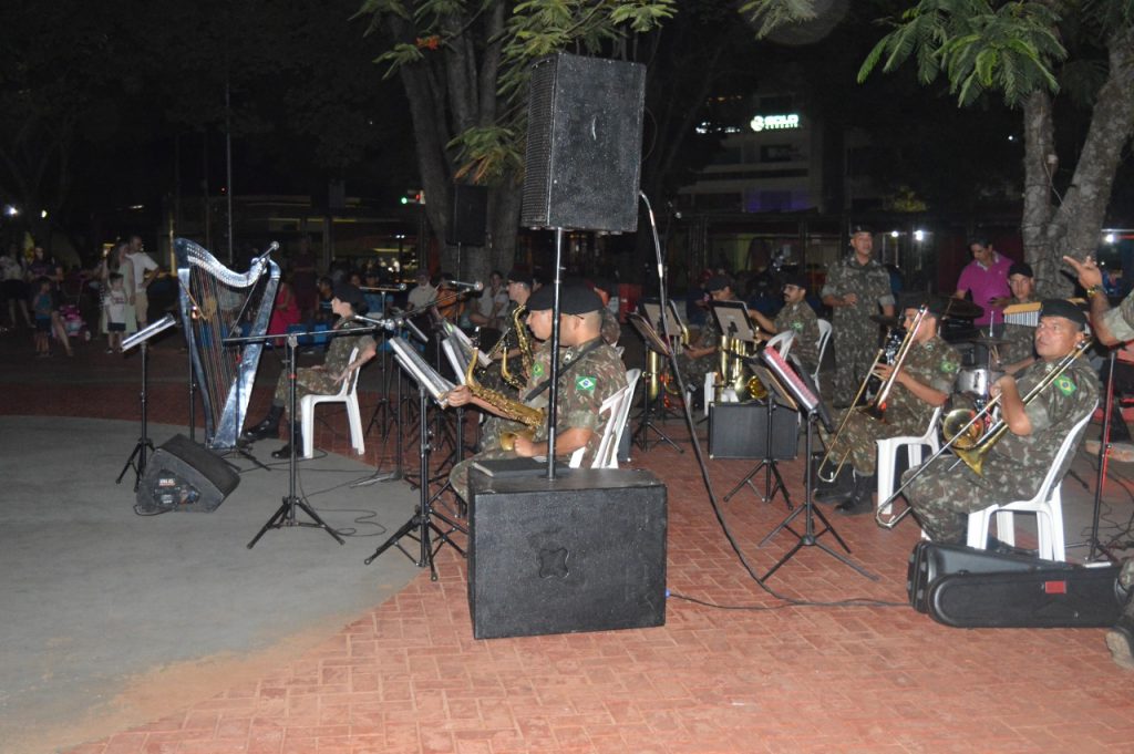 Prefeitura de Amambai inaugurou nesta sexta-feira (10) Natal de Luzes no centro da cidade e na vila Limeira