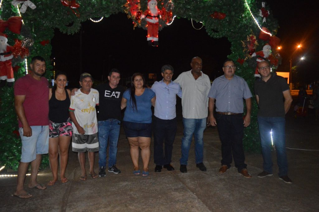 Prefeitura de Amambai inaugurou nesta sexta-feira (10) Natal de Luzes no centro da cidade e na vila Limeira