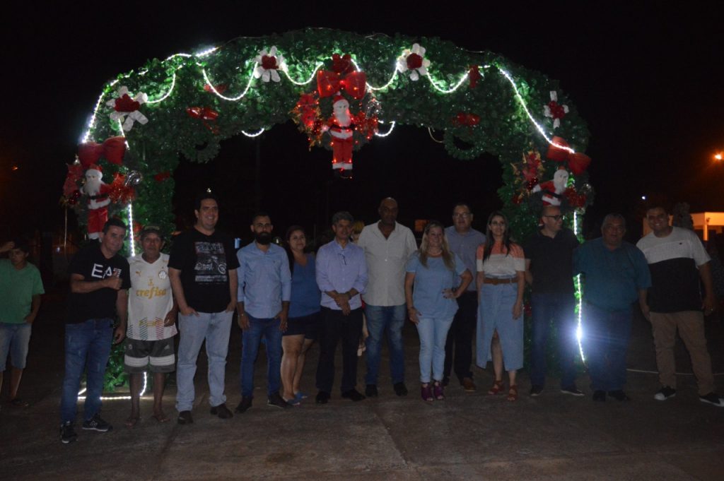Prefeitura de Amambai inaugurou nesta sexta-feira (10) Natal de Luzes no centro da cidade e na vila Limeira