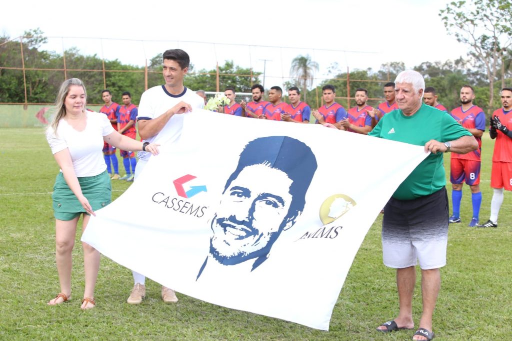 Amigos e familiares de José Roberto Faker prestam homenagem póstuma em partida de futebol amistosa