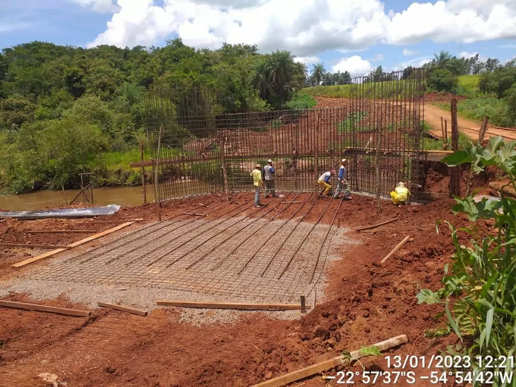 Prefeitura de Amambai avança na reconstrução de pontes Prefeitura de Amambai avança na reconstrução de pontes