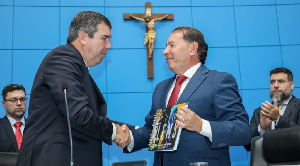 Em mensagem à Assembleia Legislativa, Eduardo Riedel reforça compromisso com municipalismo Em mensagem à Assembleia Legislativa, Eduardo Riedel reforça compromisso com municipalismo