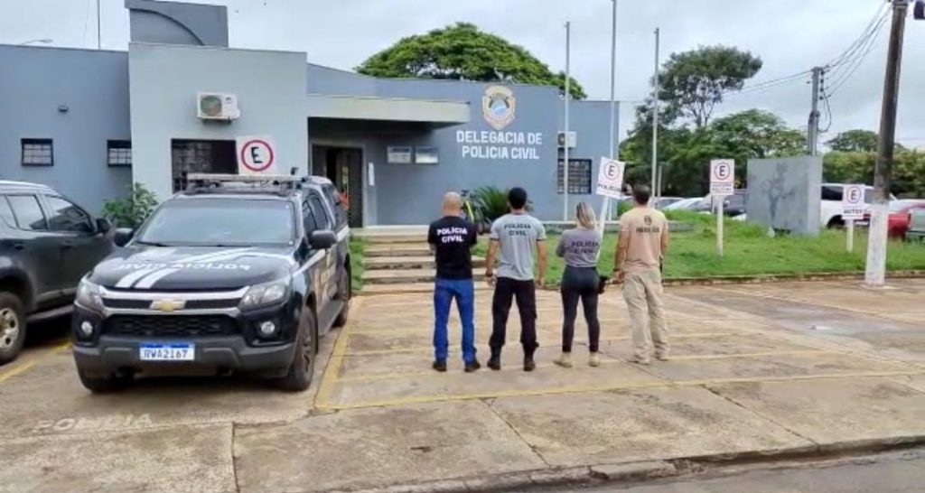 Polícia Civil prende homem em flagrante por armazenar pornografia infantojuvenil em Amambai Polícia Civil prende homem em flagrante por armazenar pornografia infantojuvenil em Amambai