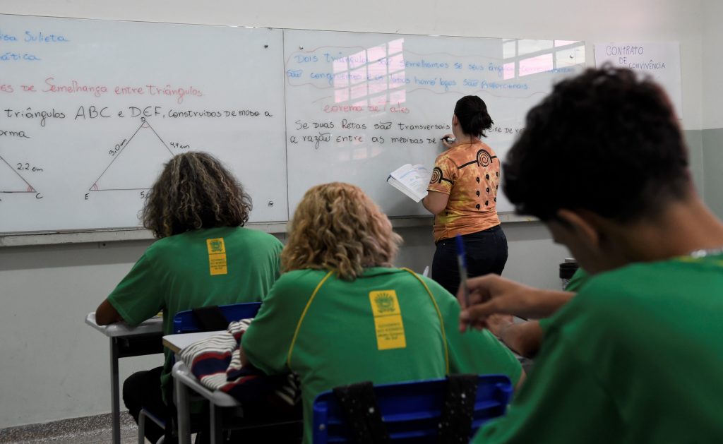 Presente em 72 cidades, escolas de tempo integral conquistam pais, alunos e professores na rede estadual Presente em 72 cidades, escolas de tempo integral conquistam pais, alunos e professores na rede estadual