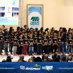 Durante evento de 30 anos da UEMS, coral Mitã Rory rouba a cena e emociona presentes