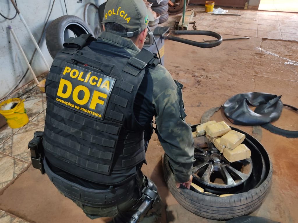 Veículo que seguia com maconha para Dourados foi apreendido pelo DOF Veículo que seguia com maconha para Dourados foi apreendido pelo DOF