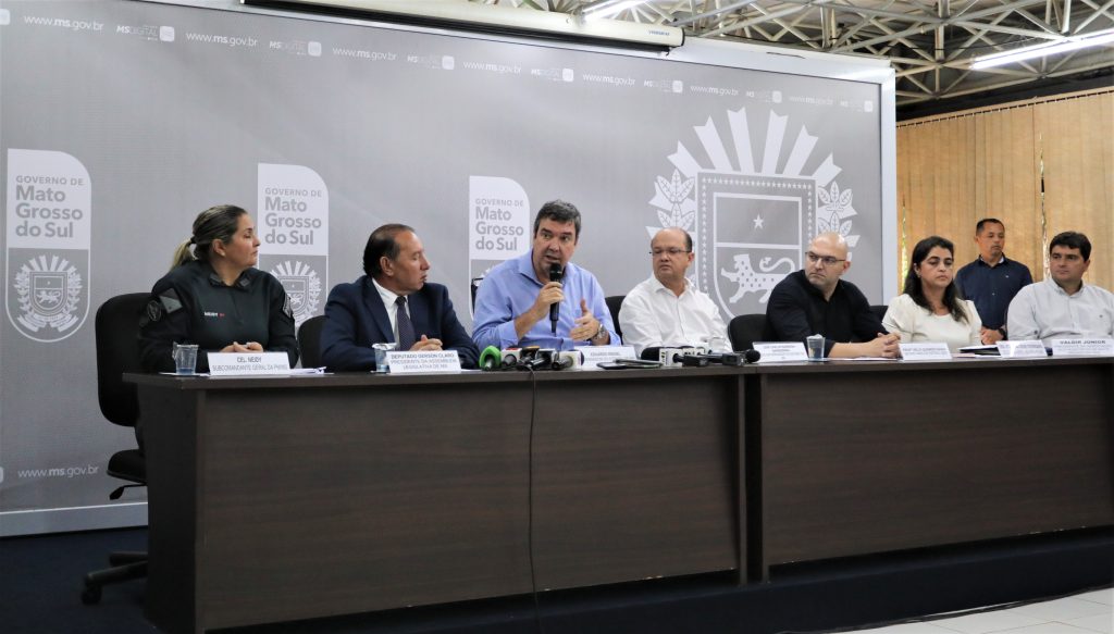 Governo terá reforço na ronda policial, ampliação do monitoramento e botão de pânico nas escolas Governo terá reforço na ronda policial, ampliação do monitoramento e botão de pânico nas escolas