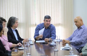 Com foco no planejamento de 2023, governador assina primeiro contrato de gestão com a Segov