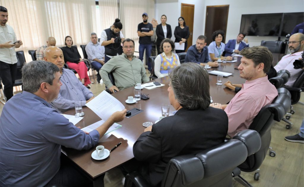 Com foco no planejamento de 2023, governador assina primeiro contrato de gestão com a Segov