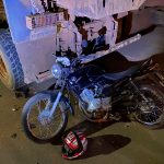 Motociclista colide com caminhão estacionado em Amambai; Bombeiros realizam atendimento