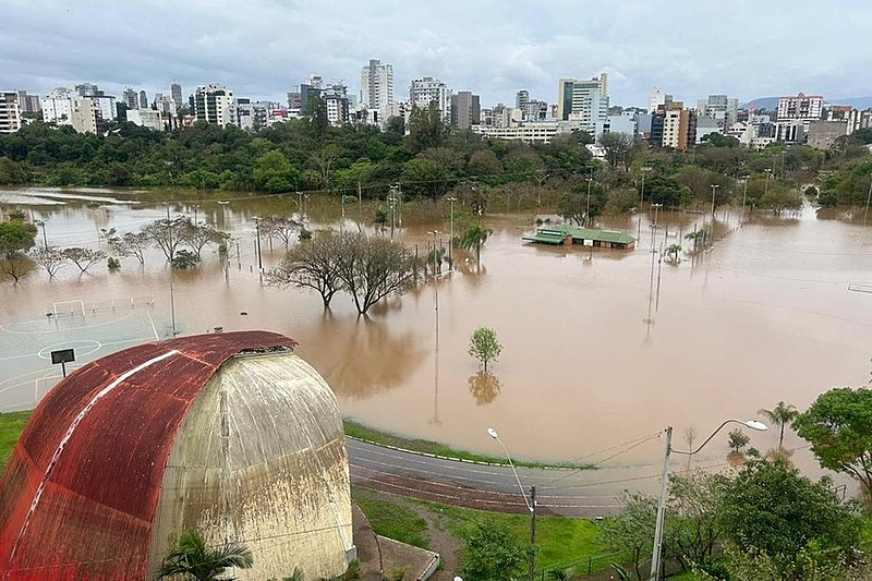 Cheia no rio Uruguai deixa mais de 100 desabrigados em Iraí, divisa de RS com SC Cheia no rio Uruguai deixa mais de 100 desabrigados em Iraí, divisa de RS com SC