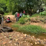 Alunos, servidores e militares realizam ação de preservação ambiental no Córrego Retiro