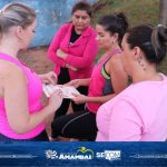 Mulheres de Amambai participam de atividade da campanha Outubro Rosa com aulão de ginástica laboral