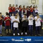 Alunos emocionam público durante apresentações da Festa da Família da Escola Municipal Julio Manvailer