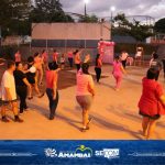 Mulheres de Amambai participam de atividade da campanha Outubro Rosa com aulão de ginástica laboral