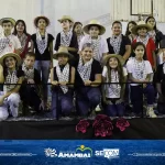 Alunos emocionam público durante apresentações da Festa da Família da Escola Municipal Julio Manvailer