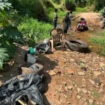 Alunos, servidores e militares realizam ação de preservação ambiental no Córrego Retiro
