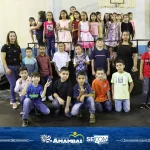 Alunos emocionam público durante apresentações da Festa da Família da Escola Municipal Julio Manvailer