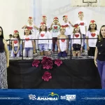 Alunos emocionam público durante apresentações da Festa da Família da Escola Municipal Julio Manvailer