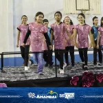 Alunos emocionam público durante apresentações da Festa da Família da Escola Municipal Julio Manvailer