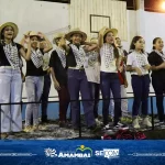 Alunos emocionam público durante apresentações da Festa da Família da Escola Municipal Julio Manvailer