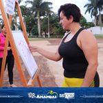 Mulheres de Amambai participam de atividade da campanha Outubro Rosa com aulão de ginástica laboral