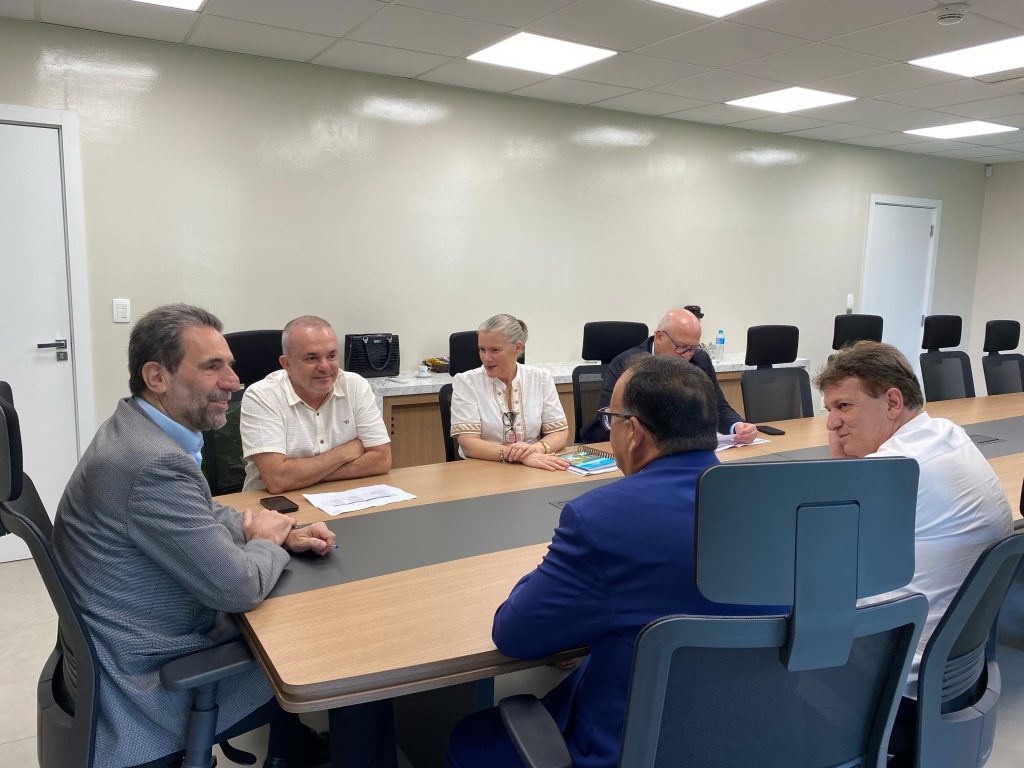 Direto de Foz do Iguaçu, Dr. Bandeira anuncia convênio de R$ 2 milhões com a Itaipu e solicita apoio na drenagem da região central do município Direto de Foz do Iguaçu, Dr. Bandeira anuncia convênio de R$ 2 milhões com a Itaipu e solicita apoio na drenagem da região central do município