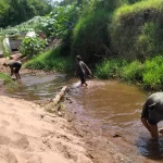 Alunos, servidores e militares realizam ação de preservação ambiental no Córrego Retiro