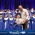 Escola Municipal Dr. Rachid Saldanha Derzi realiza cerimônia de formatura dos Prés 2024
