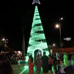 Espetáculo de cores, luzes e música marcaram a abertura do Natal de Luzes 2023 em Amambai