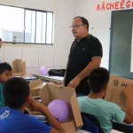Amambai: Estudantes da rede municipal voltam às aulas com mochilas e kits escolares novos