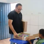 Amambai: Estudantes da rede municipal voltam às aulas com mochilas e kits escolares novos