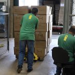 Organização e logística garantem entrega de uniformes e kits aos alunos