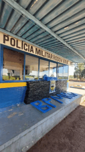 Homem é preso com quase uma tonelada de maconha em veículo dublê na cidade de Amambai
