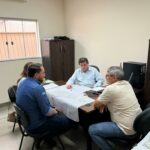 Prefeitura cobra melhorias e empresa assume compromisso de corrigir pavimentação em obras de esgoto