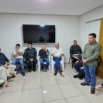Reunião define medidas de segurança para entrega de cestas na Aldeia Limão Verde