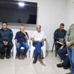 Reunião define medidas de segurança para entrega de cestas na Aldeia Limão Verde